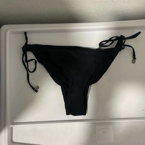 Lululemon black XS bikini bottom scrunch back